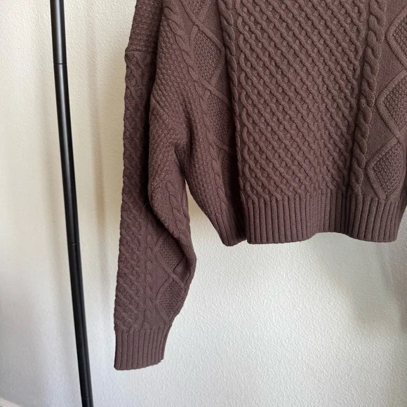 Aritzia Sunday Best Peggy Cropped Rich Mocha Brown Cable Knit Sweater Size M NWT - Picture 6 of 7